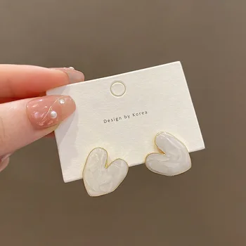Дамски обеци-карамфил под формата на сърце от бяла глазура, Корейски модни обеци с емайл 