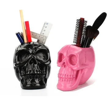 Черен череп на Държач за химикалки за съхранение на канцеларски материали Ужасно и смешно човешки череп Титуляр за писалки за грим от смола Подарък за Хелоуин