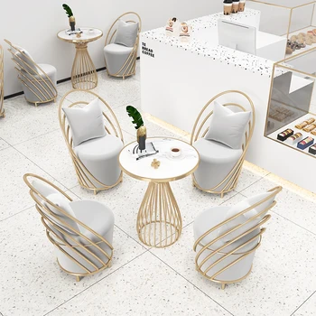 Кафене Nordic, магазини чай с мляко, мека мебел, маси и столове, прости преговори, коктейл за почивка и столове за приемане на гости