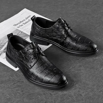 Лятна мъжки кожени Мъжки обувки бизнес официалната облекло Черните сватбени обувки за булката Младежки костюм най-добрият човек в британския стил Малката кожа