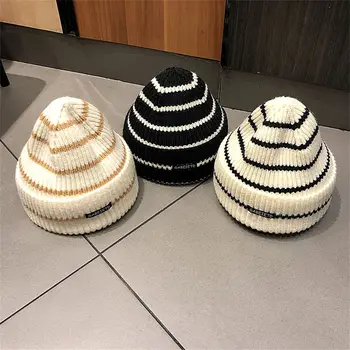Шапки-бини контрастен цвят, трендови топли зимни шапки в черно-бяла ивица, шапки-абсорбатори за жени и мъже
