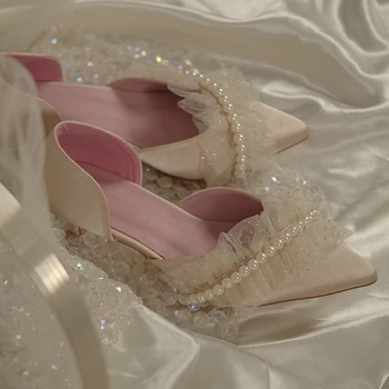 Пролетно-летни обувки за сватба с кружевными гънки от бяла мрежа за ниска пета за младоженци, банкет рокля, бродирани с мъниста копринени дамски сандали на висок ток